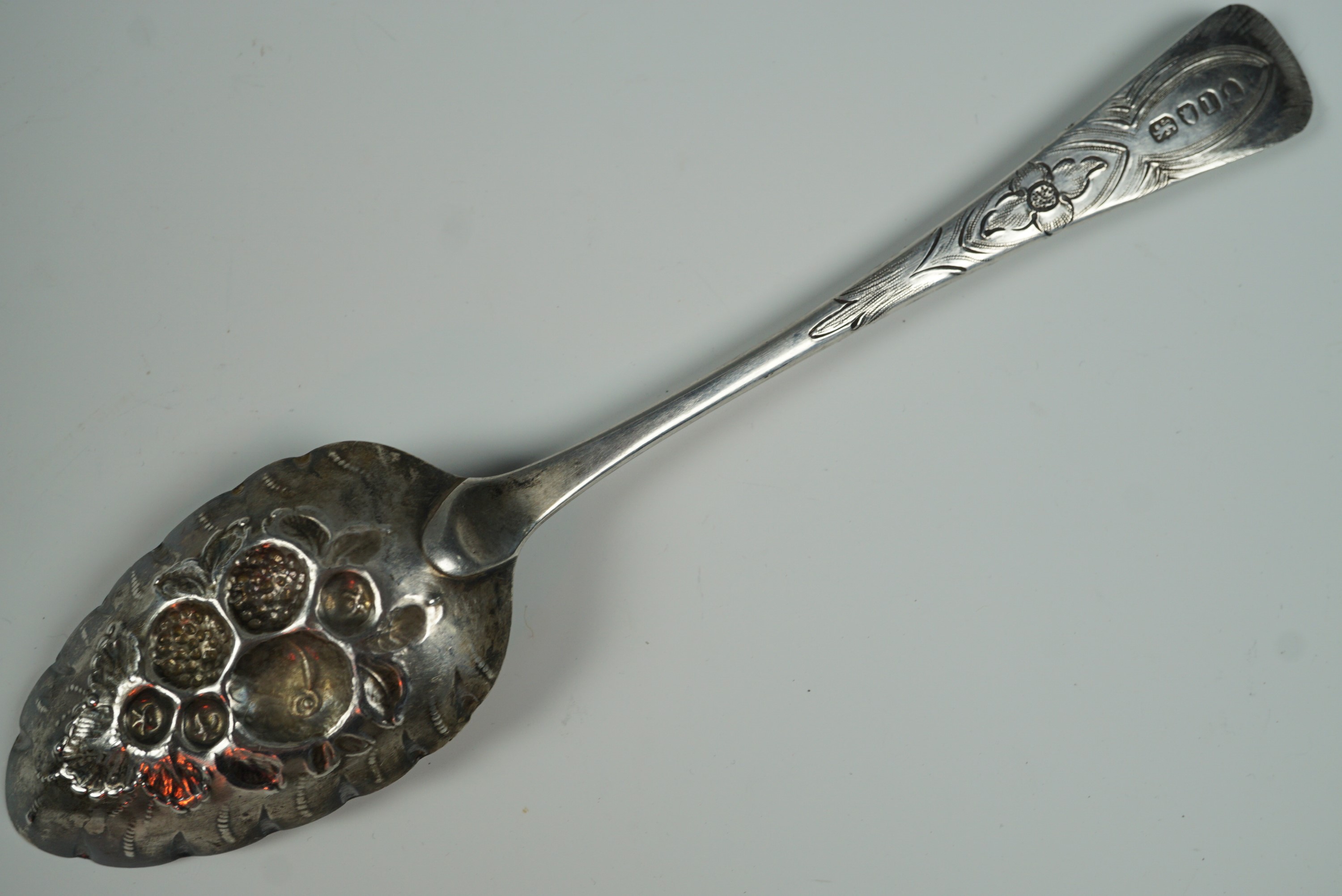 A George III / Victorian silver berry spoon - Image 2 of 4