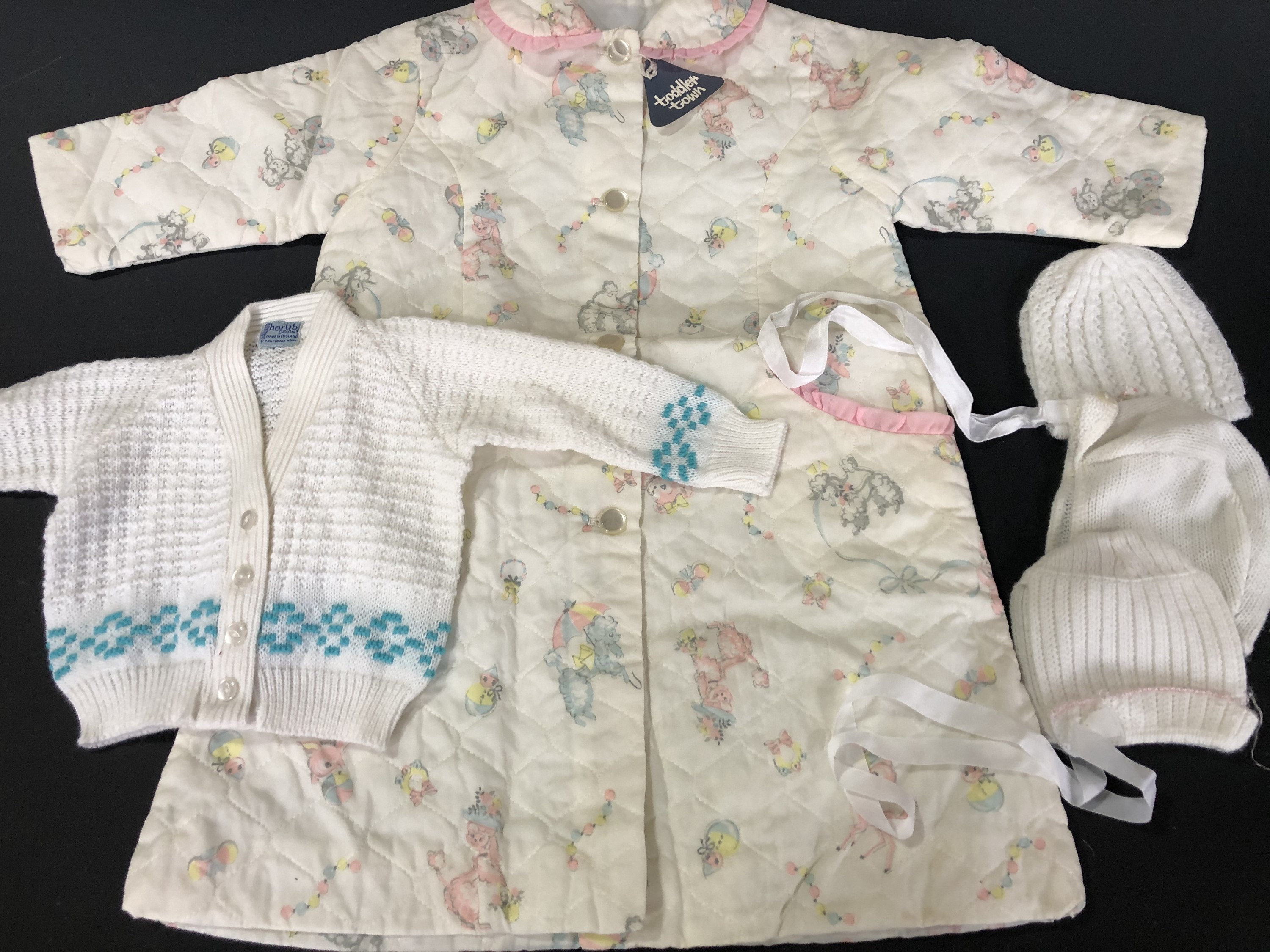 A woven box containing a large quantity of new-old-stock and as-new vintage babies' clothing, - Image 12 of 18