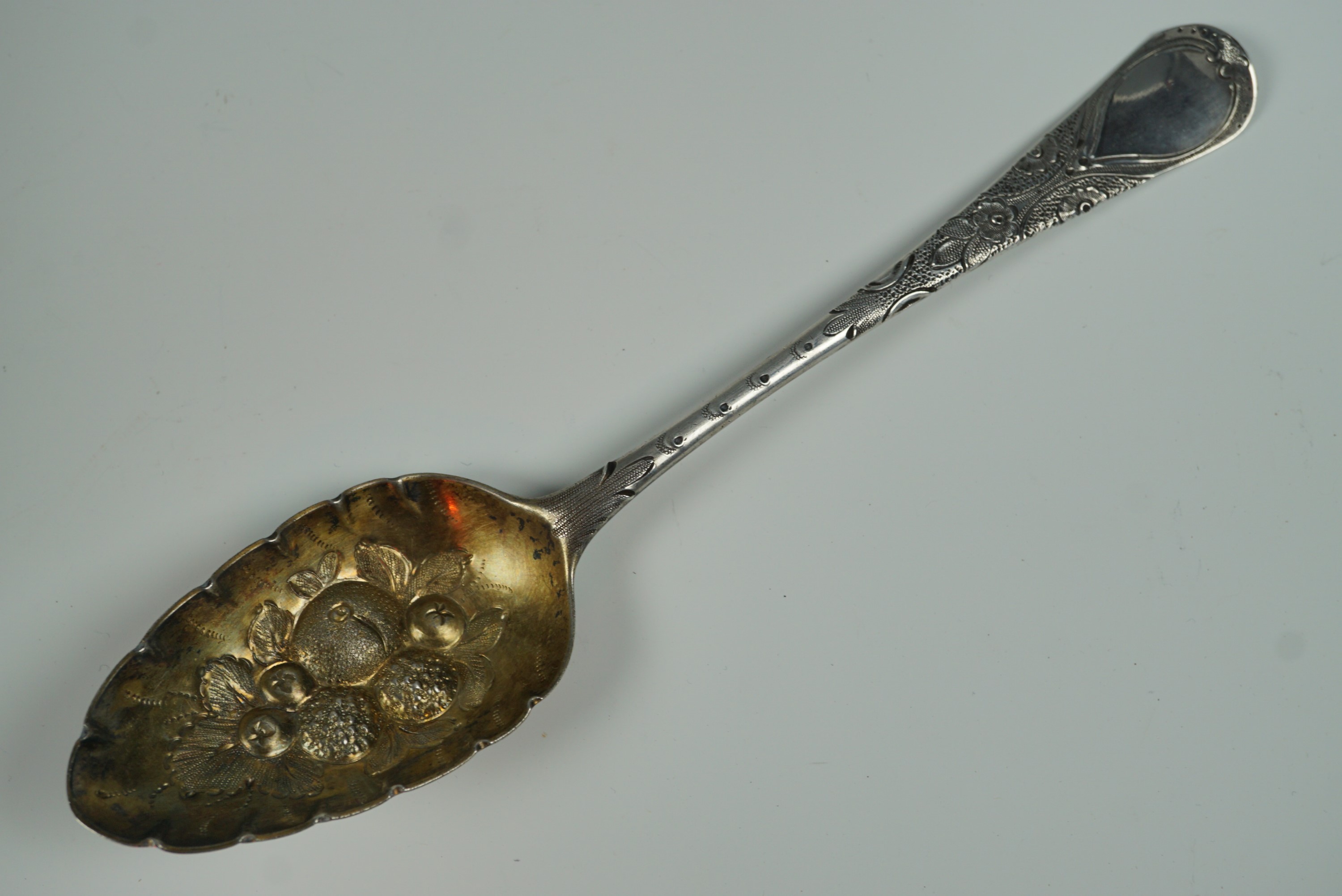 A George III / Victorian silver berry spoon - Image 4 of 4