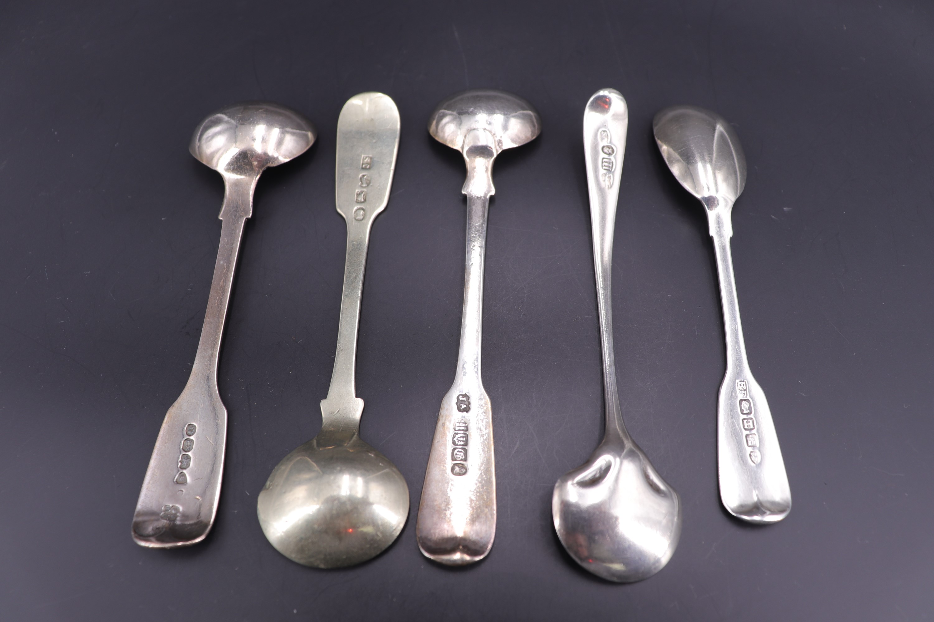 Four Georgian / Victorian silver salt and mustard spoons together with an electroplate salt spoon - Image 2 of 2