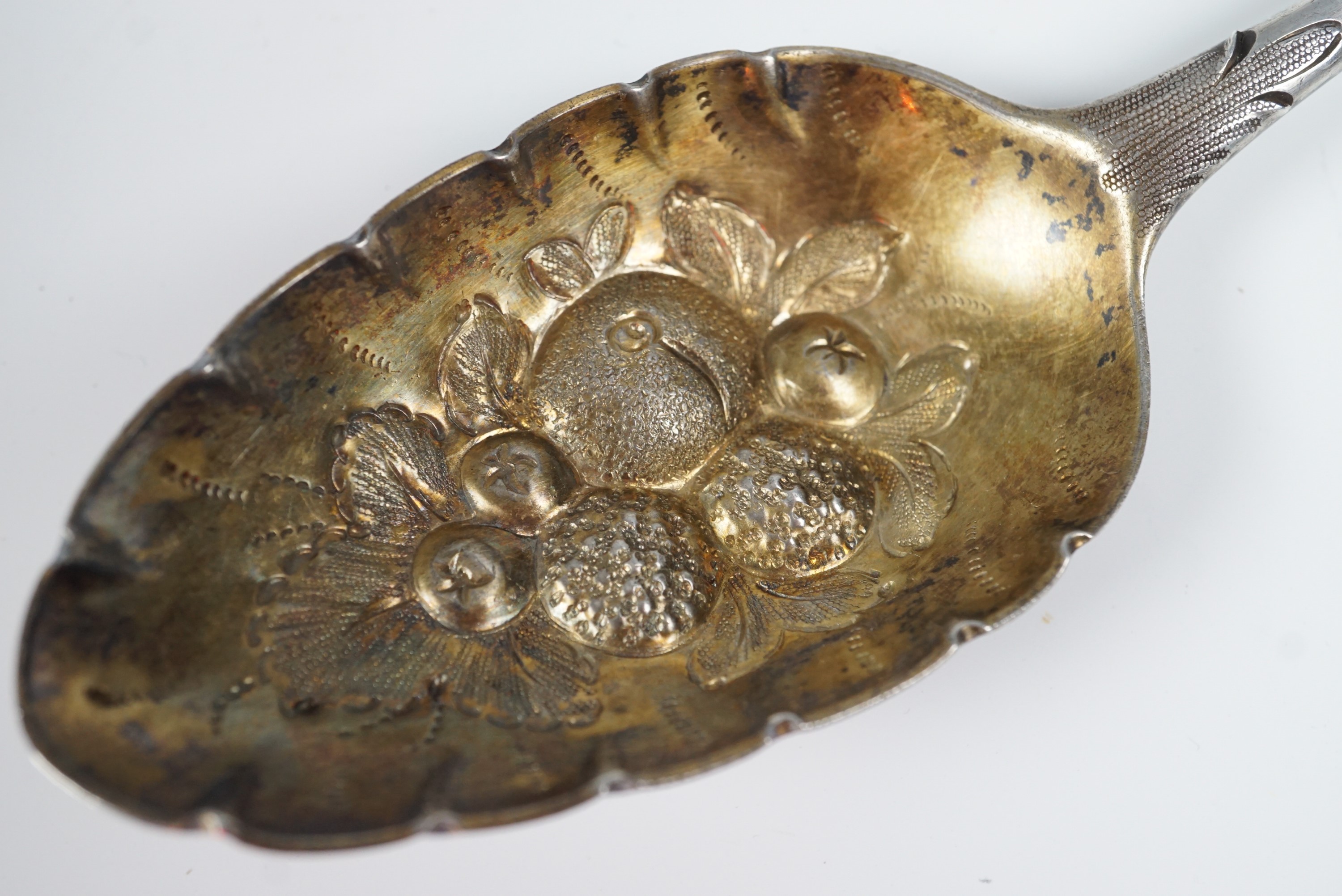 A George III / Victorian silver berry spoon - Image 3 of 4