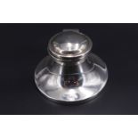A George V silver capstan-form ink well, J & R Griffin Ltd, Chester, 1914, 7.5 cm diameter