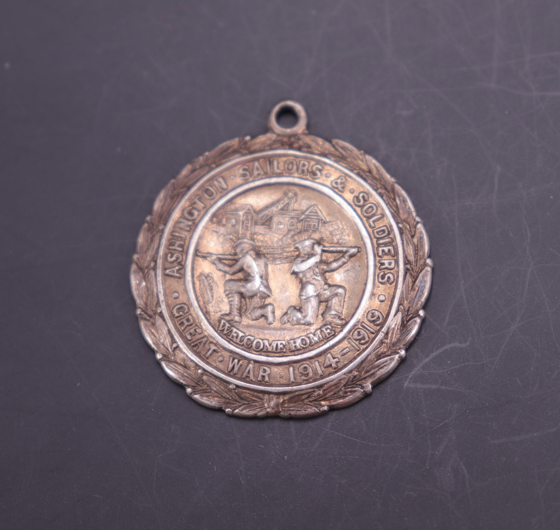 A white metal Ashington Sailors and Soldiers Great War 1914 - 1919 watch chain fob medallion,