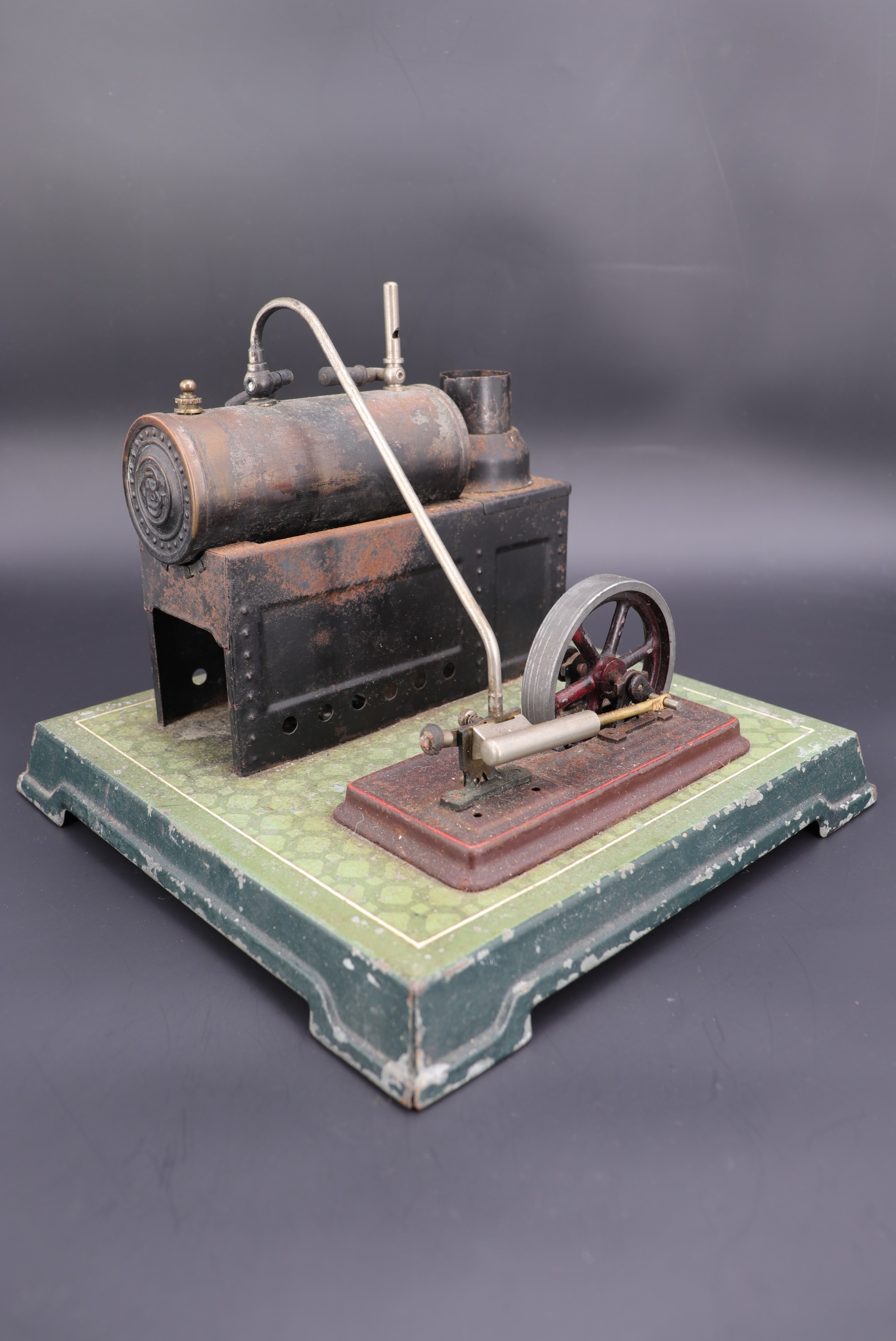 A Bing horizontal live steam engine with reverse function, 22 cm x 22 cm
