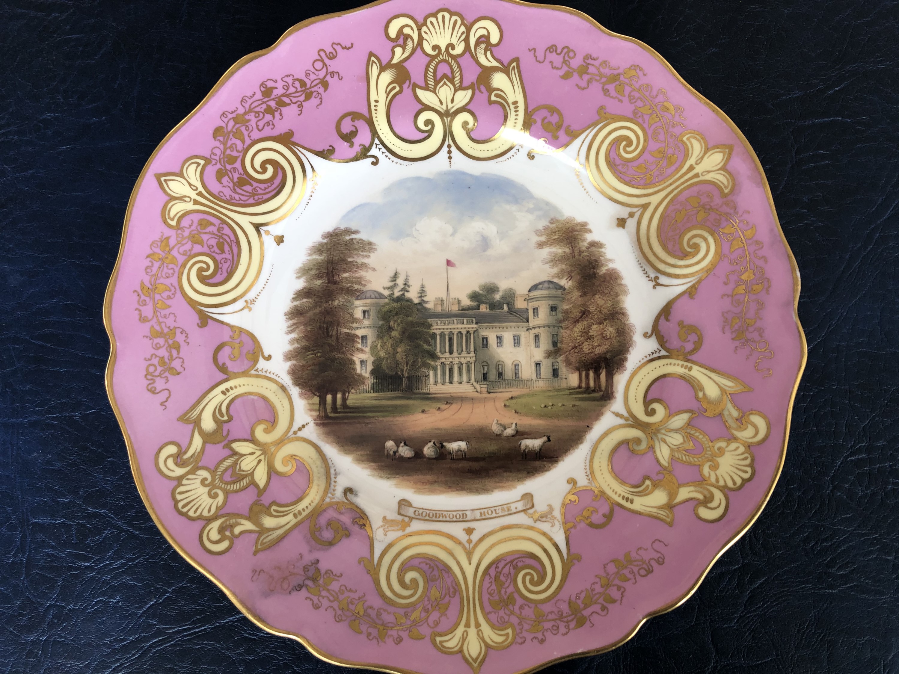 A Victorian Copeland hand-enamelled dessert plate depicting the facade of Goodwood House, 23 cm - Image 3 of 6