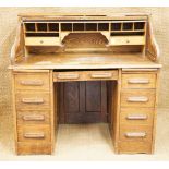 A late 19th / early 20th Century oak roll-top desk, 120 cm x 76 cm x 117 cm