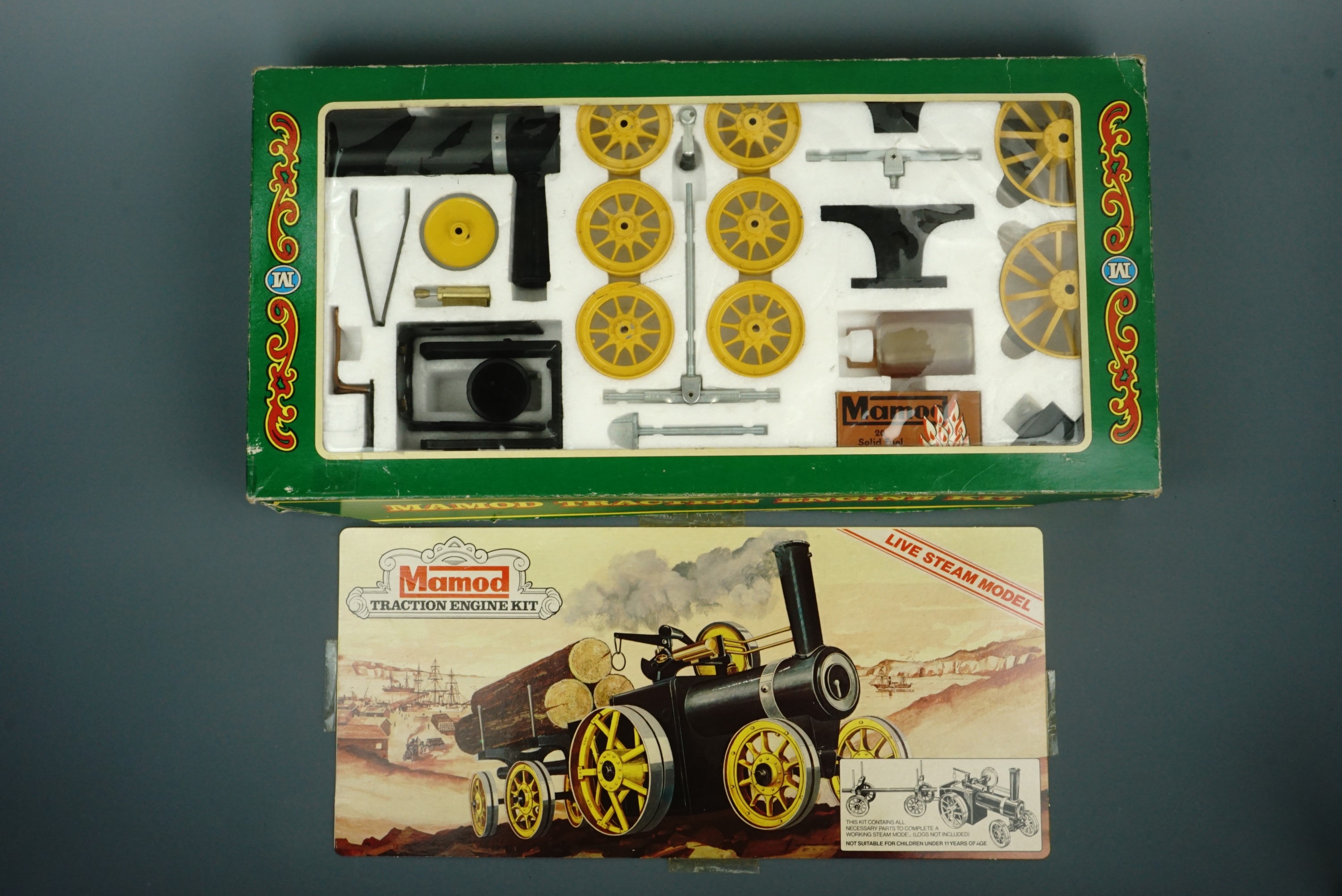 A Mamod live steam Traction Engine Kit, in original carton