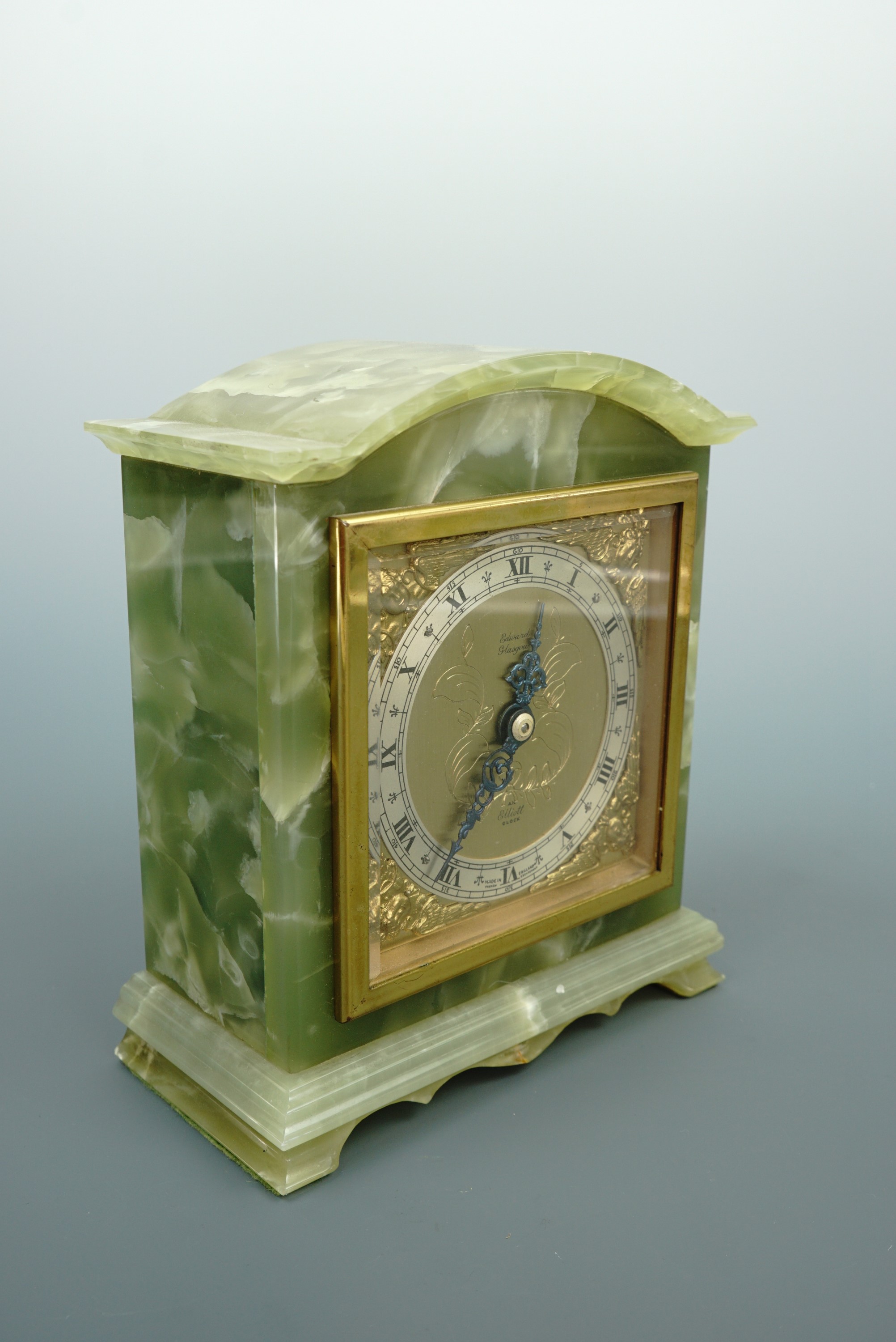 An Elliott green onyx table or mantel clock, circa mid 20th Century, 16 cm, (running) - Image 2 of 2