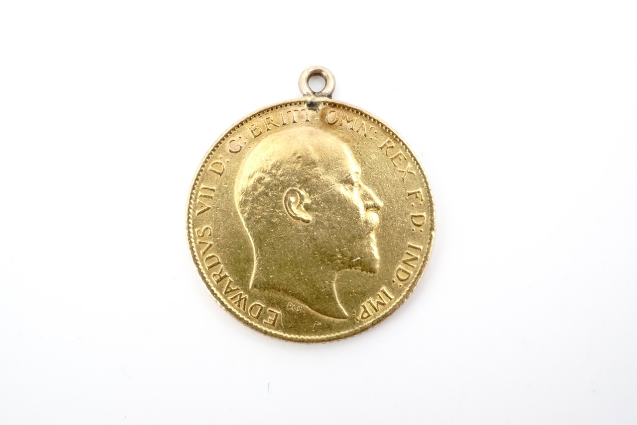 An Edwardian 1907 gold half sovereign, with loop suspender - Image 2 of 2