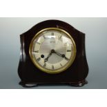 A Smith's Bakelite mantle clock, 19 cm