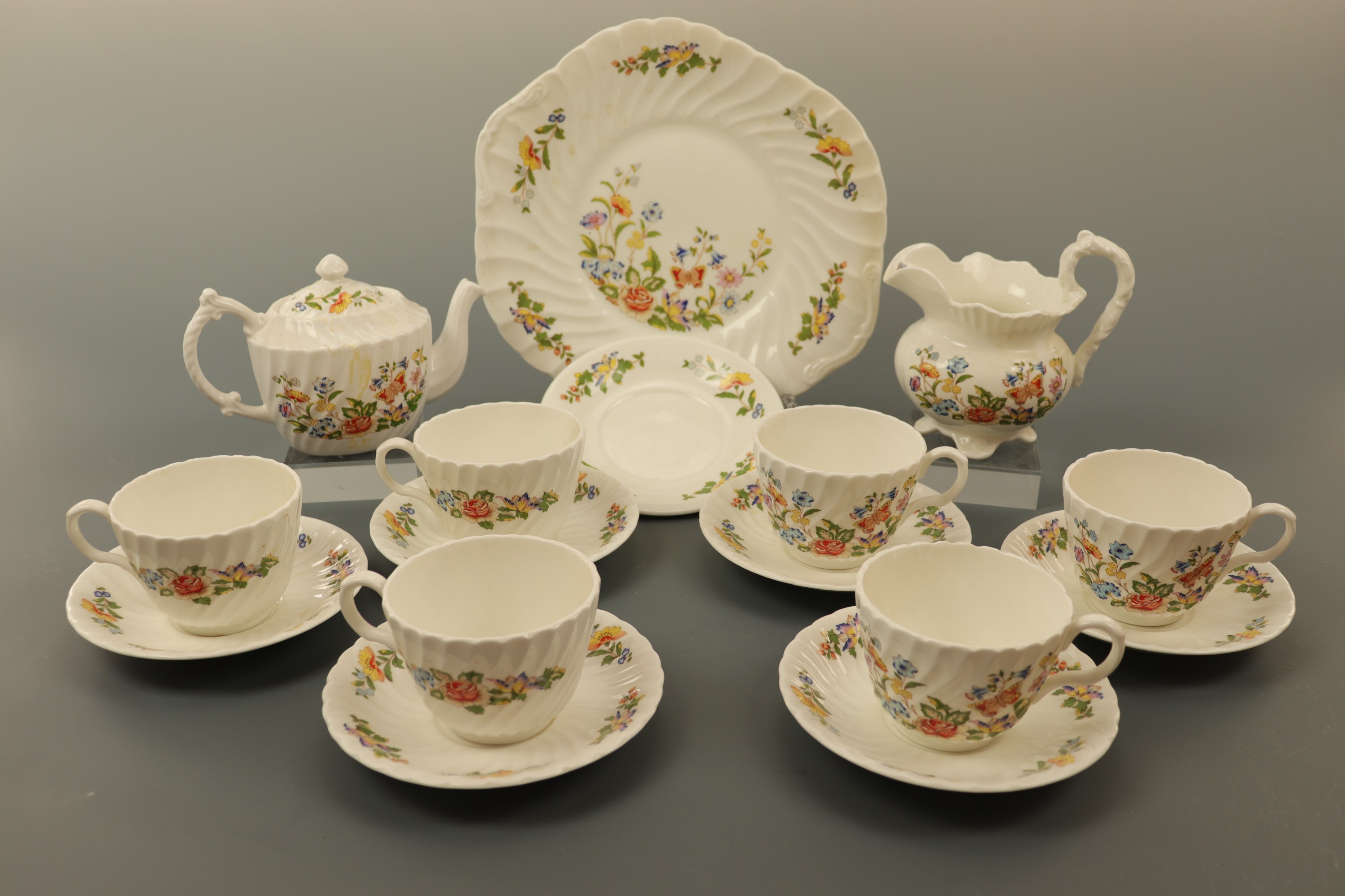Aynsley "Cottage Garden" tea and dinnerware, approximately 40 items (free of damage) - Image 2 of 2