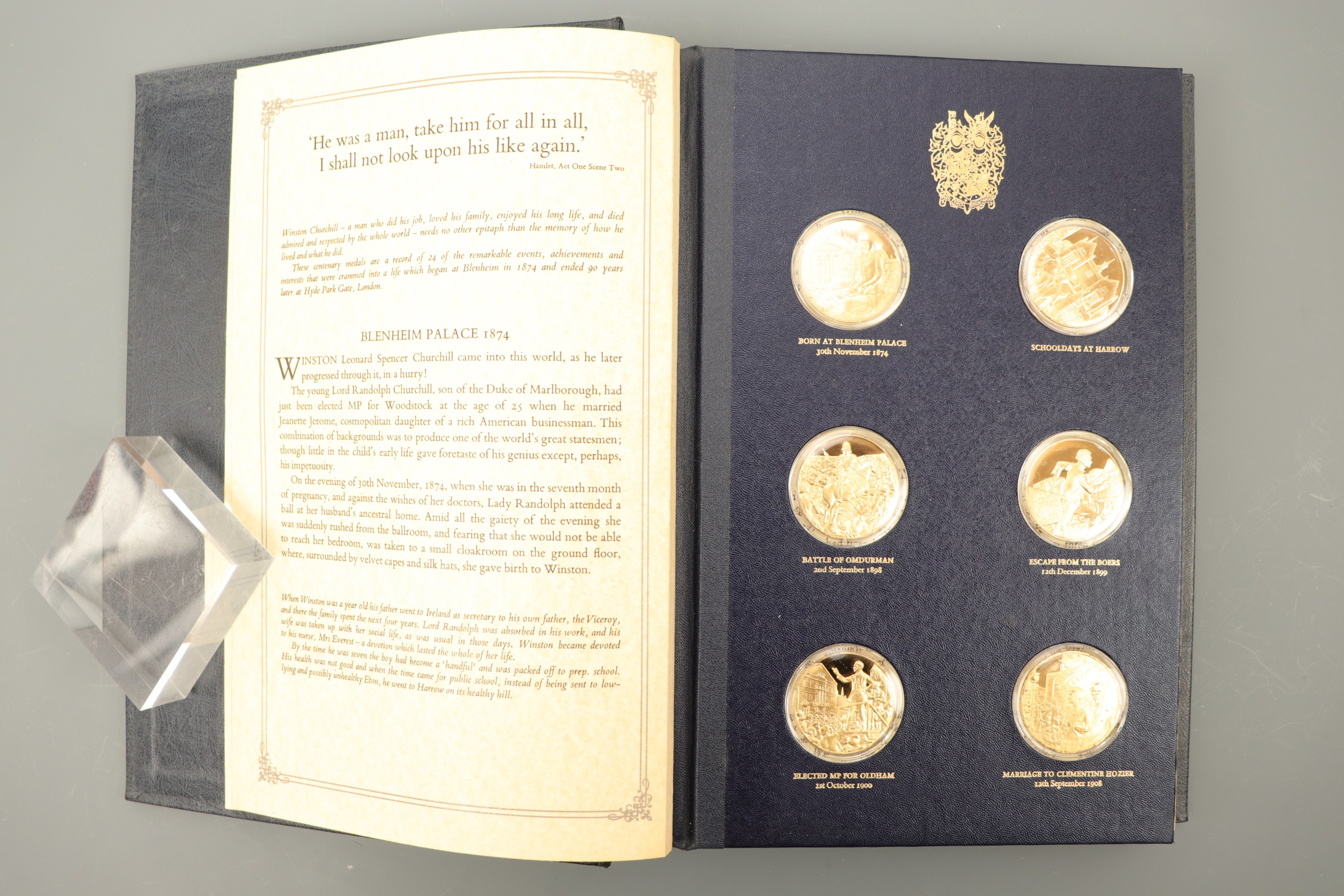 A 1974 John Pinches Churchill Centenary Trust presentation set of silver gilt commemoratives, appr - Image 2 of 3