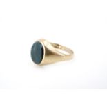 A 9ct gold and bloodstone signet ring, size P, 2.4 g