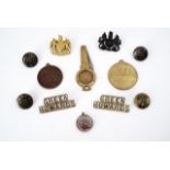 Sundry collectors' items, including military badges, Water Lane Brewery livery buttons, a 1901
