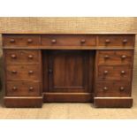 A Victorian mahogany pedestal desk, 130 cm x 64 cm x 75 cm