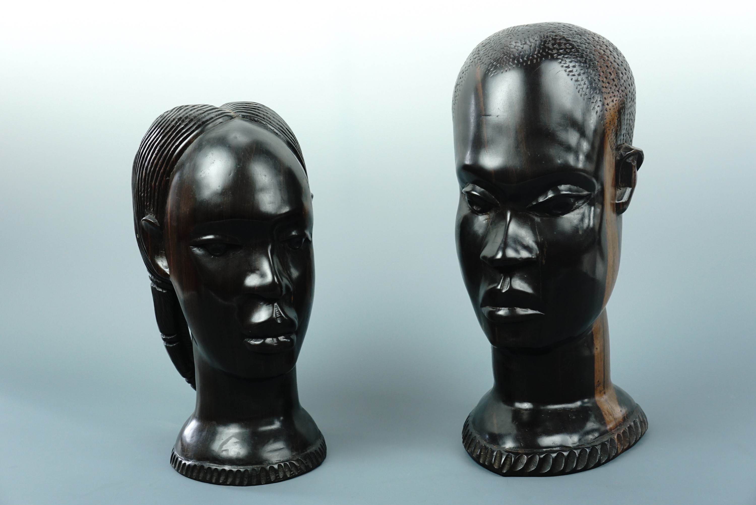 Two African carved hardwood busts, 32 cm and 27 cm high