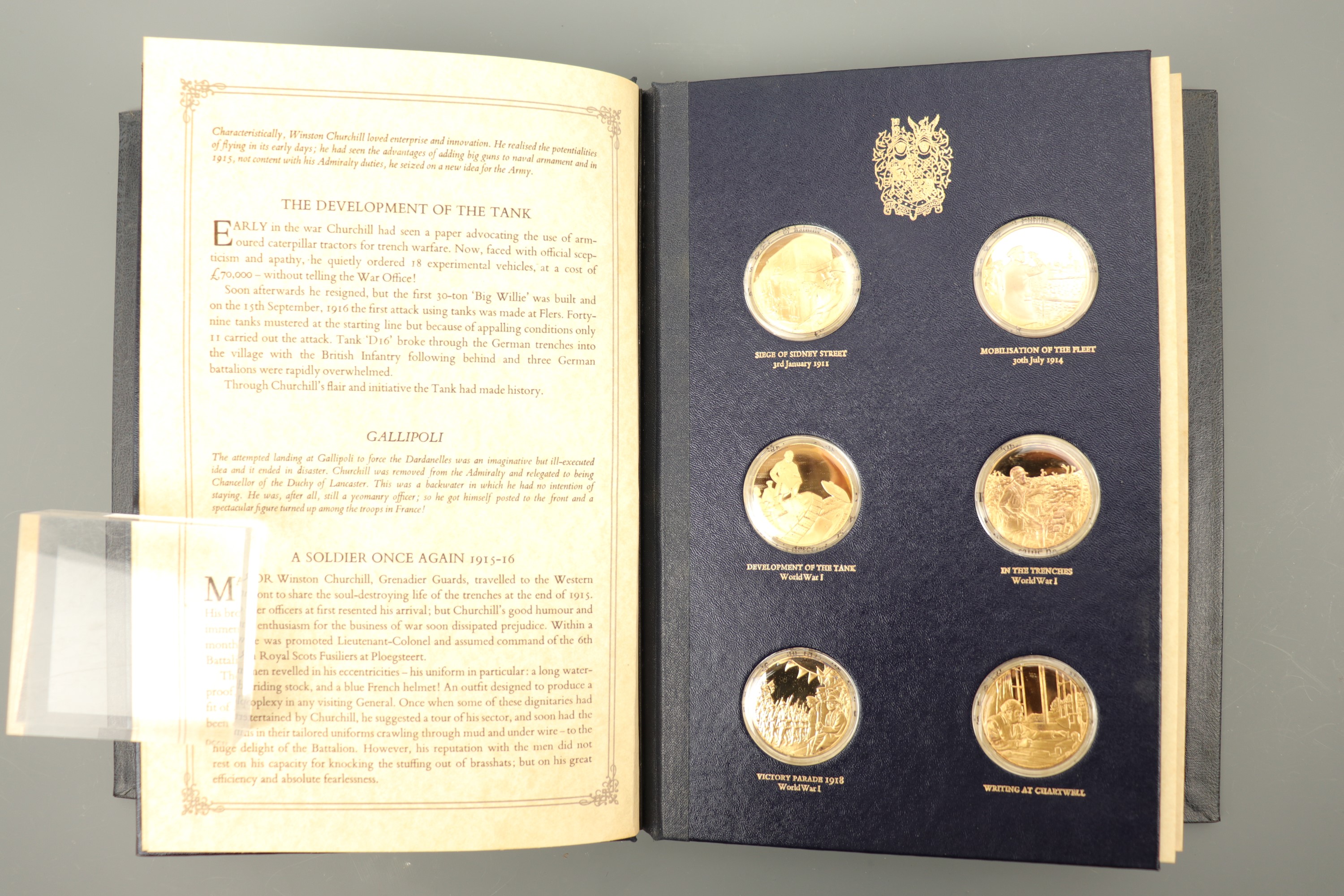 A 1974 John Pinches Churchill Centenary Trust presentation set of silver gilt commemoratives, appr - Image 3 of 3