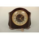 A Smith's Bakelite mantle clock, together with key, 19 cm