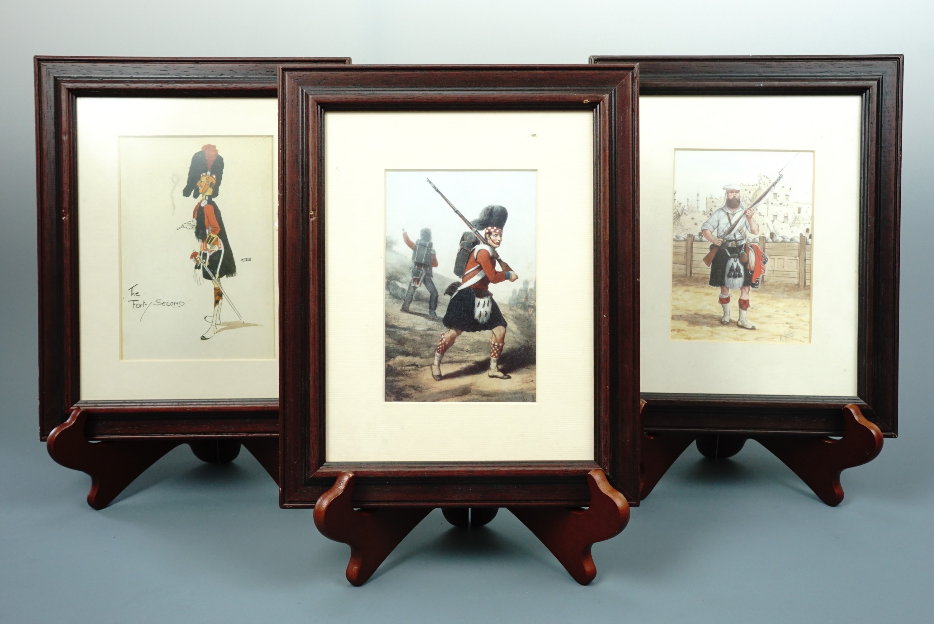 9 uniformly framed prints depicting Scottish soldiers and military dress, 28 cm x 23 cm - Image 2 of 3