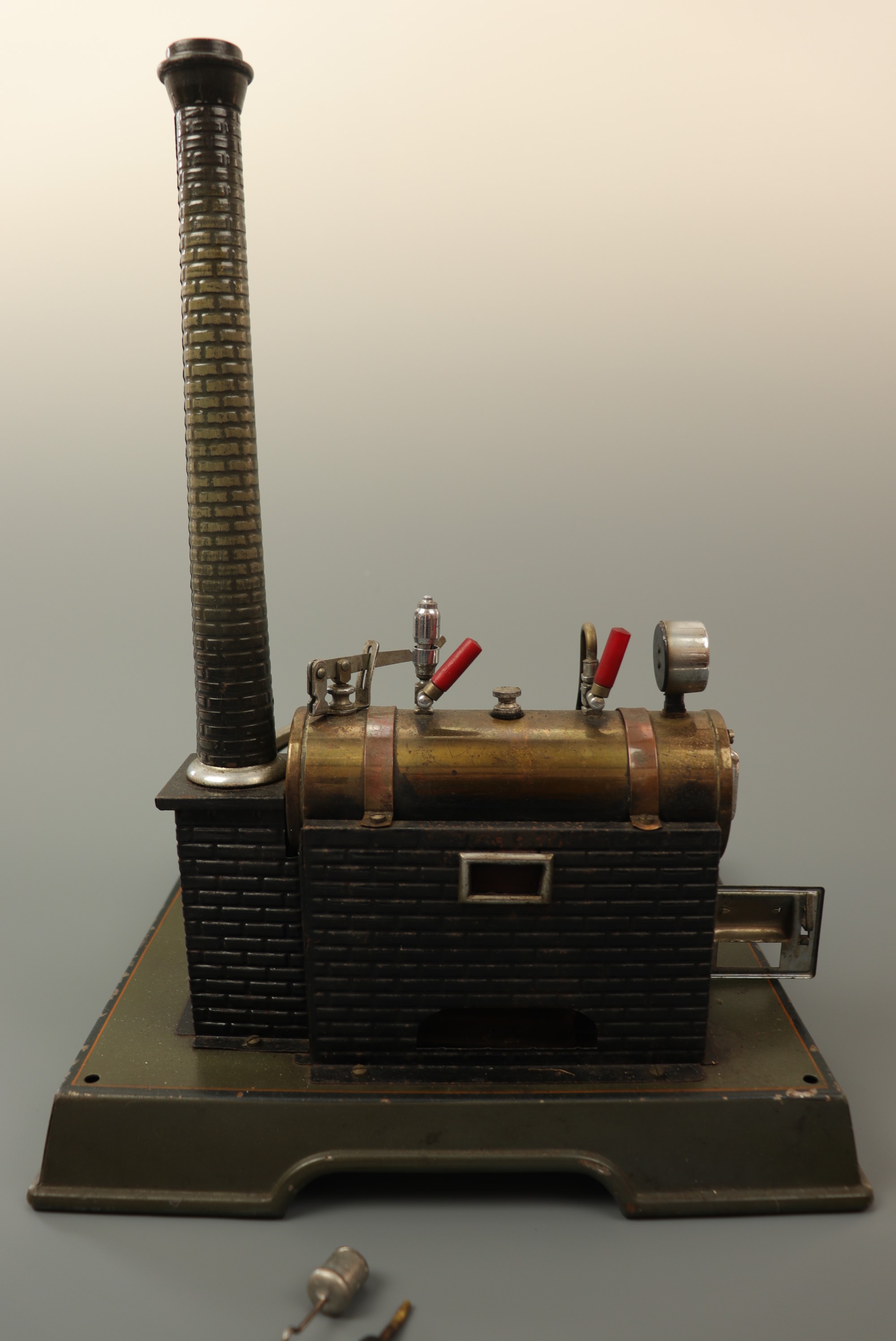 A Marklin Wurtemberg live steam stationary engine with dynamo, circa 1930s, 37 cm - Image 2 of 3