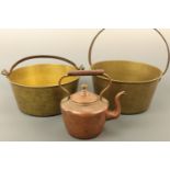 A brass jam pan, 33 cm diameter, together with a copper kettle, 23 cm high