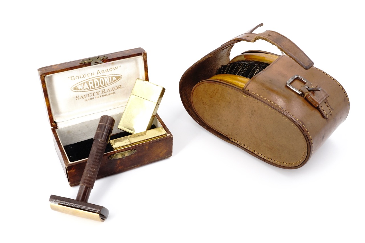 A vintage Wardonia "Golden Arrow" Bakelite safety razor, cased, together with a travelling brush