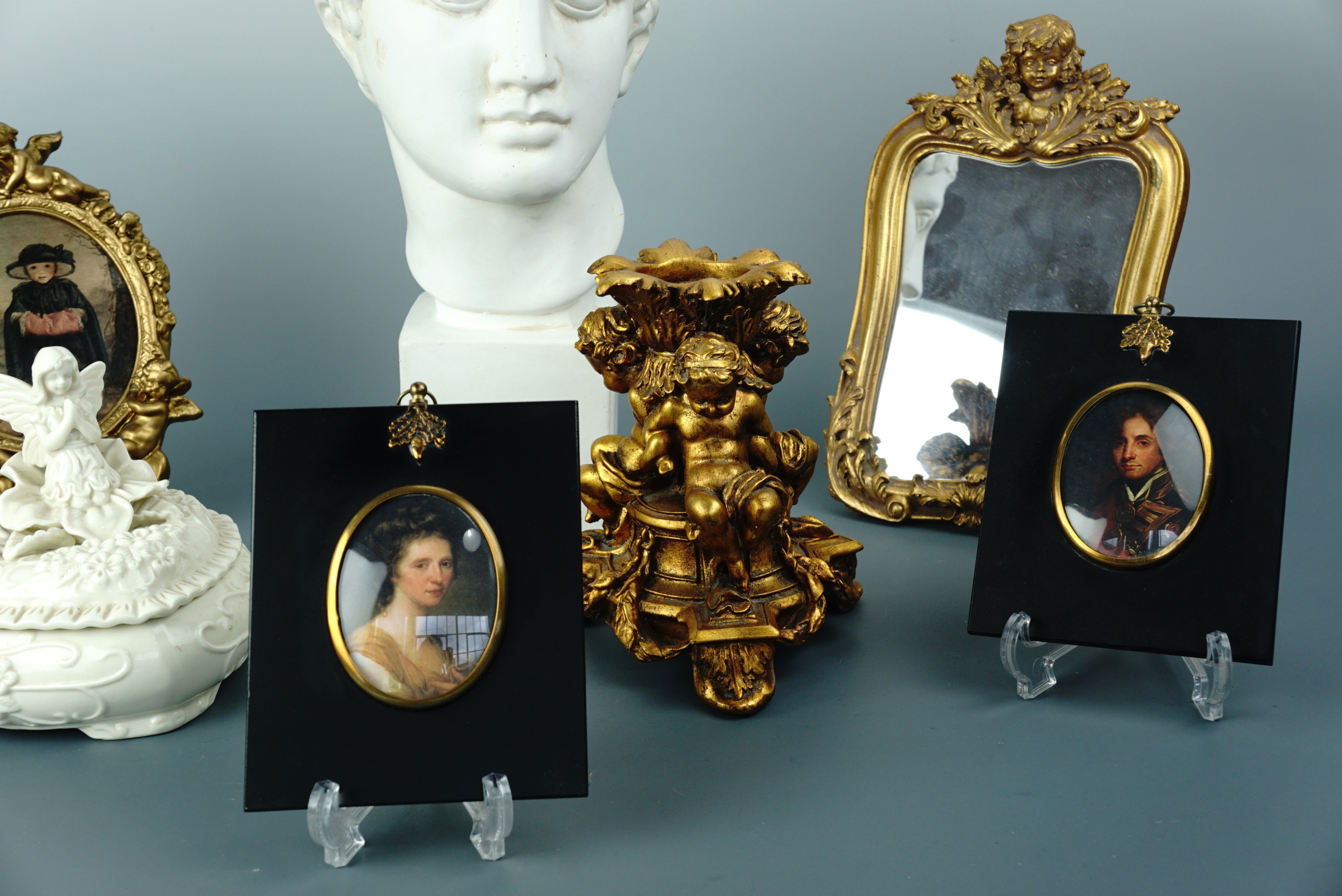Contemporary decorative furnishing items including a reproduction classical bust, portrait - Image 5 of 5