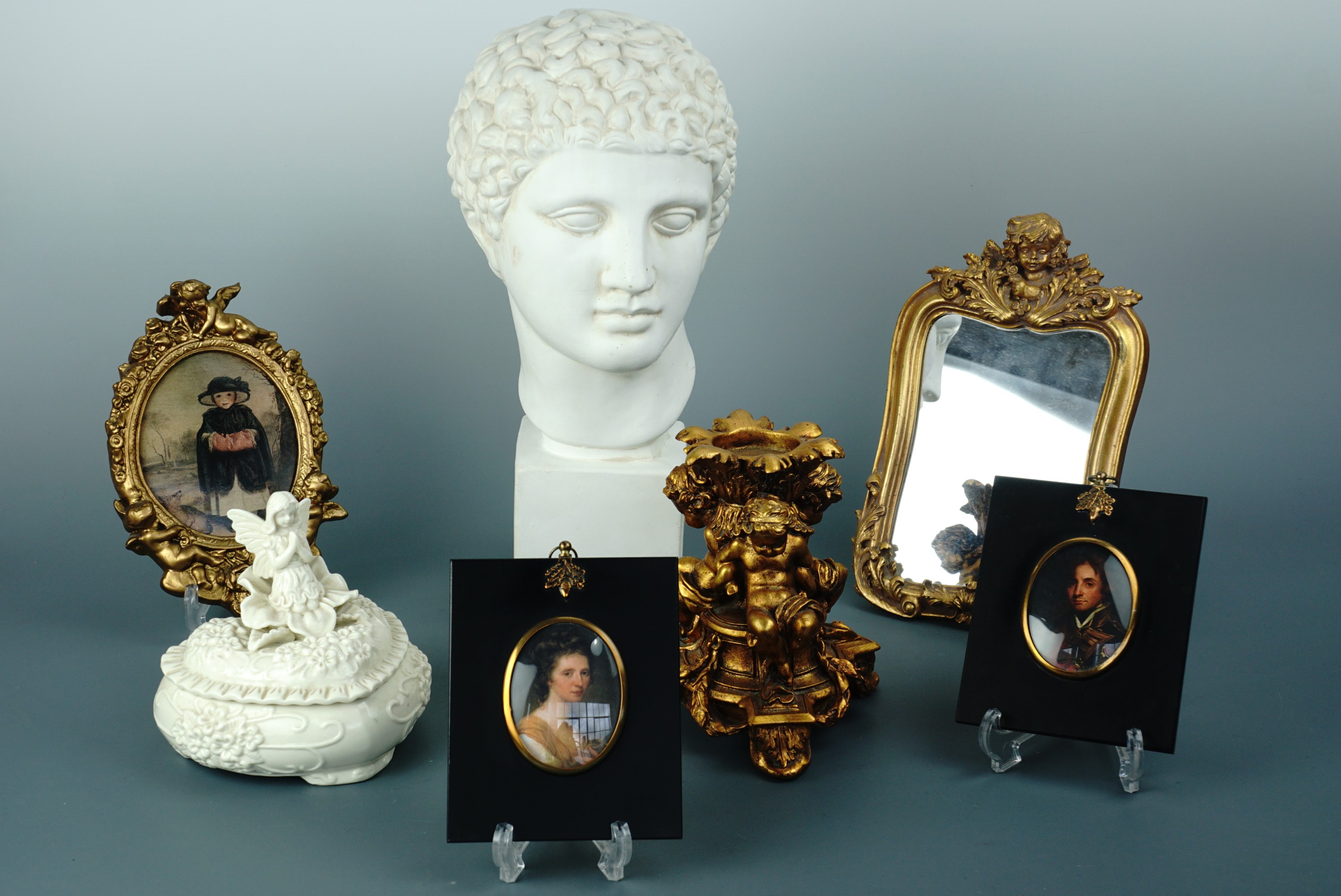 Contemporary decorative furnishing items including a reproduction classical bust, portrait - Image 2 of 5