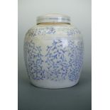 Late 19th / early 20th Century Korean / Chinese ginger jar, 21 cm