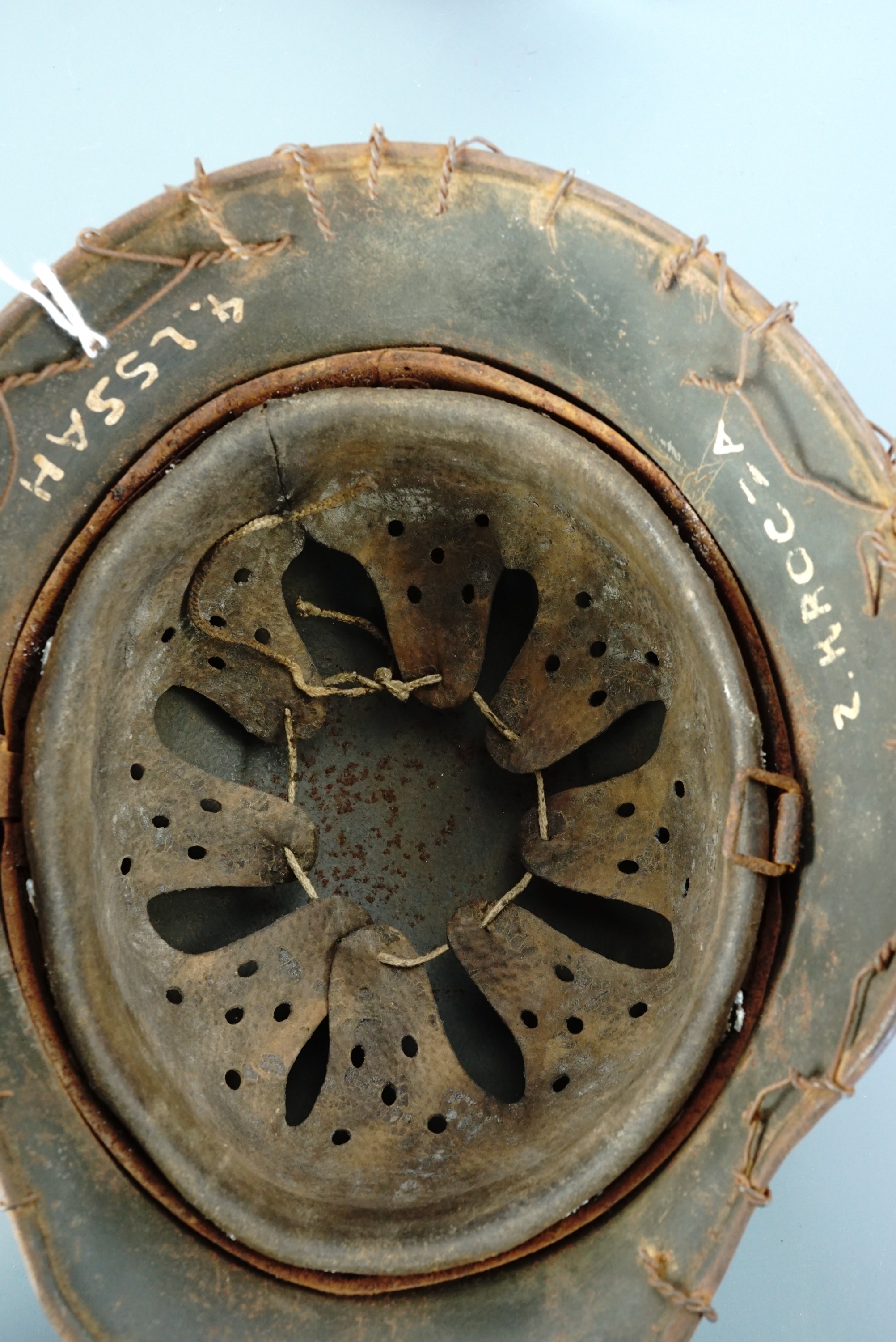 A Second World War German steel helmet - Image 2 of 2