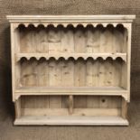A pine dresser back / plate shelves, 122 cm x 27 cm x 116 cm