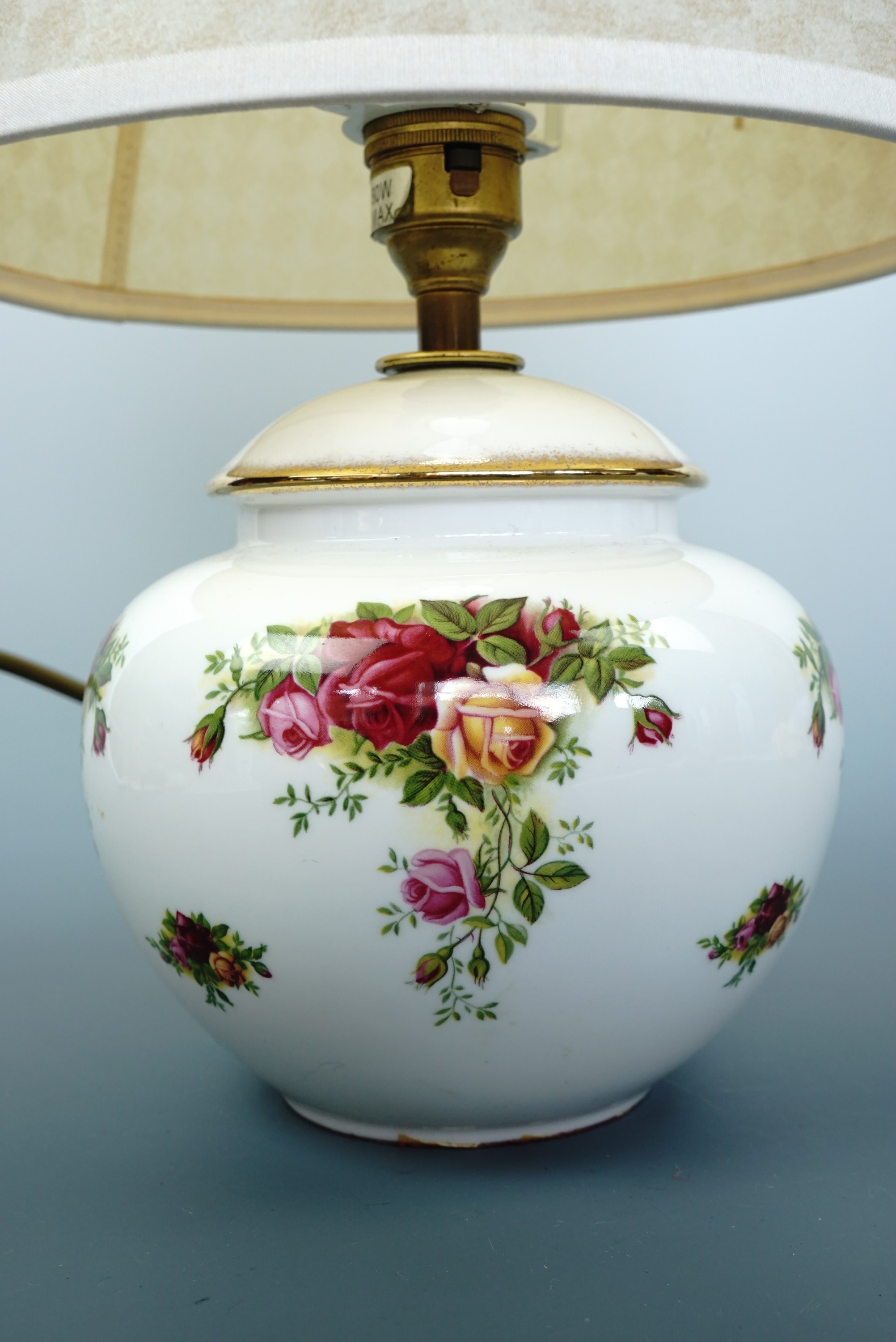 A Royal Albert Old Country Rose table lamp, 40 cm, (free of damage) - Image 2 of 2