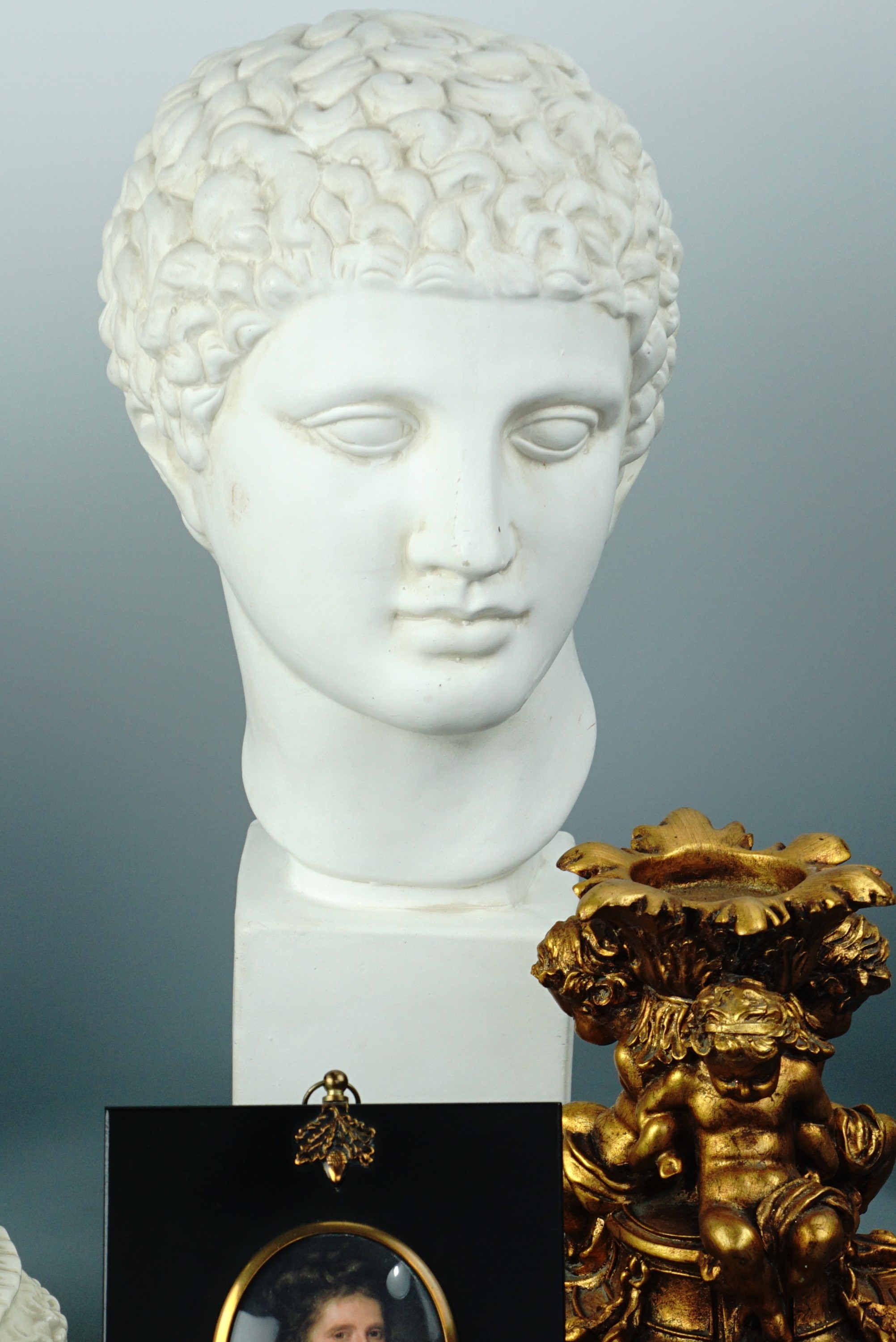 Contemporary decorative furnishing items including a reproduction classical bust, portrait - Image 3 of 5