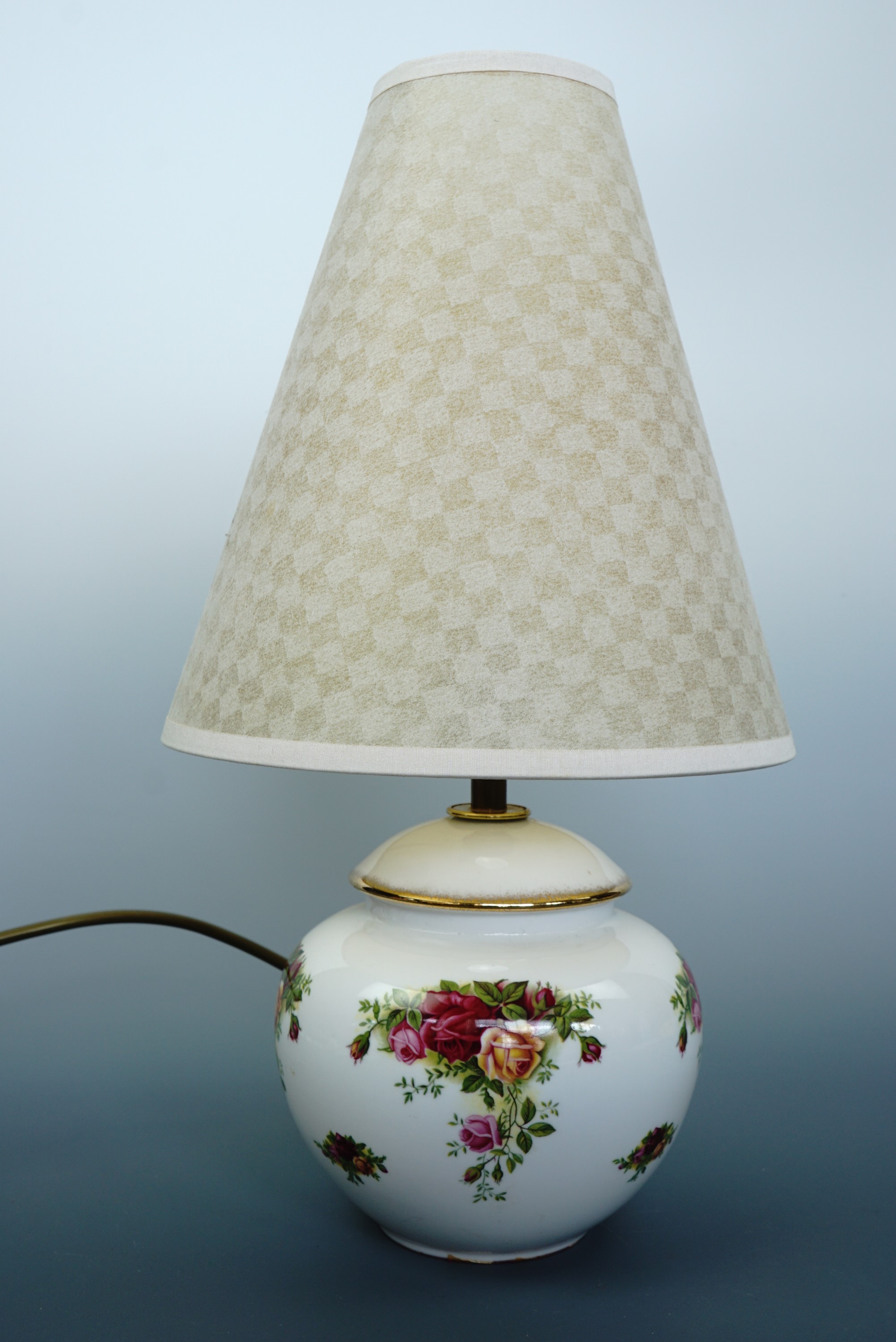 A Royal Albert Old Country Rose table lamp, 40 cm, (free of damage)