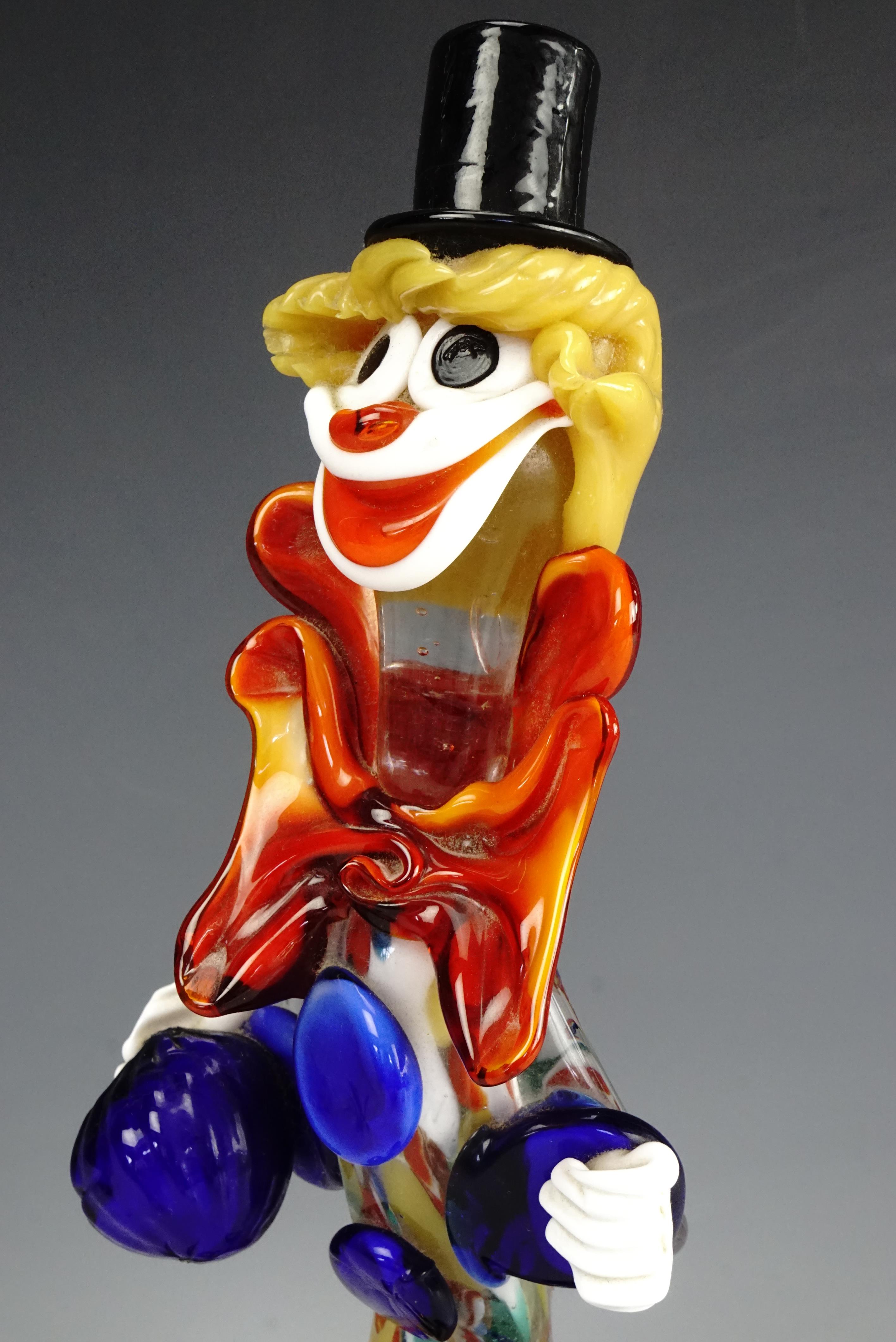 A Murano glass clown, bearing its original label, circa 1950s - 1960s, 25 cm - Image 2 of 2