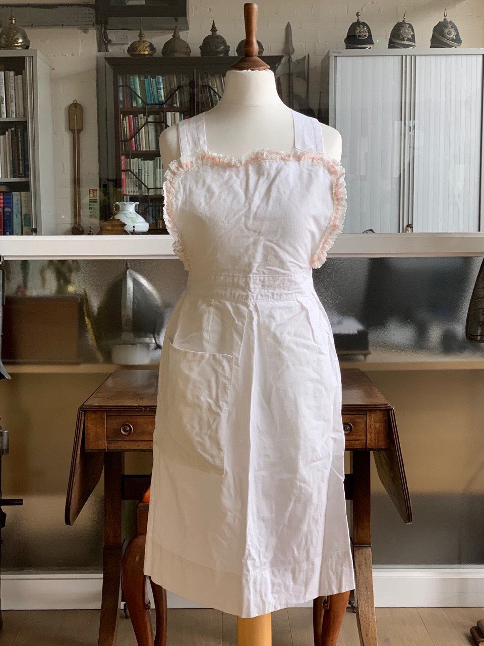 Costume including a vintage pink cotton smock, cotton house aprons, a white cotton sun or domestic - Image 5 of 6