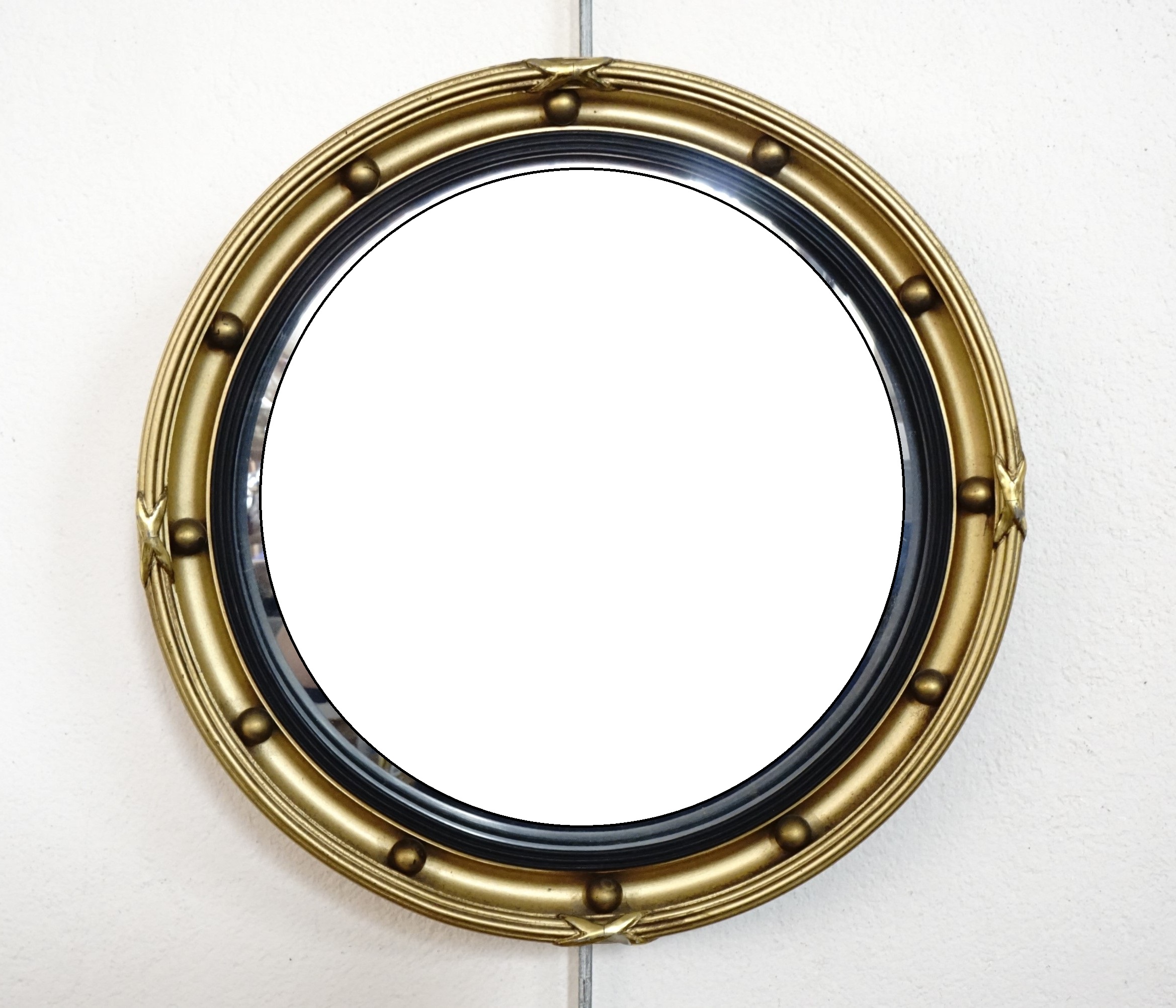 A pair of old reproduction Regency style gilt framed circular wall mirrors, 24 cm - Image 2 of 2