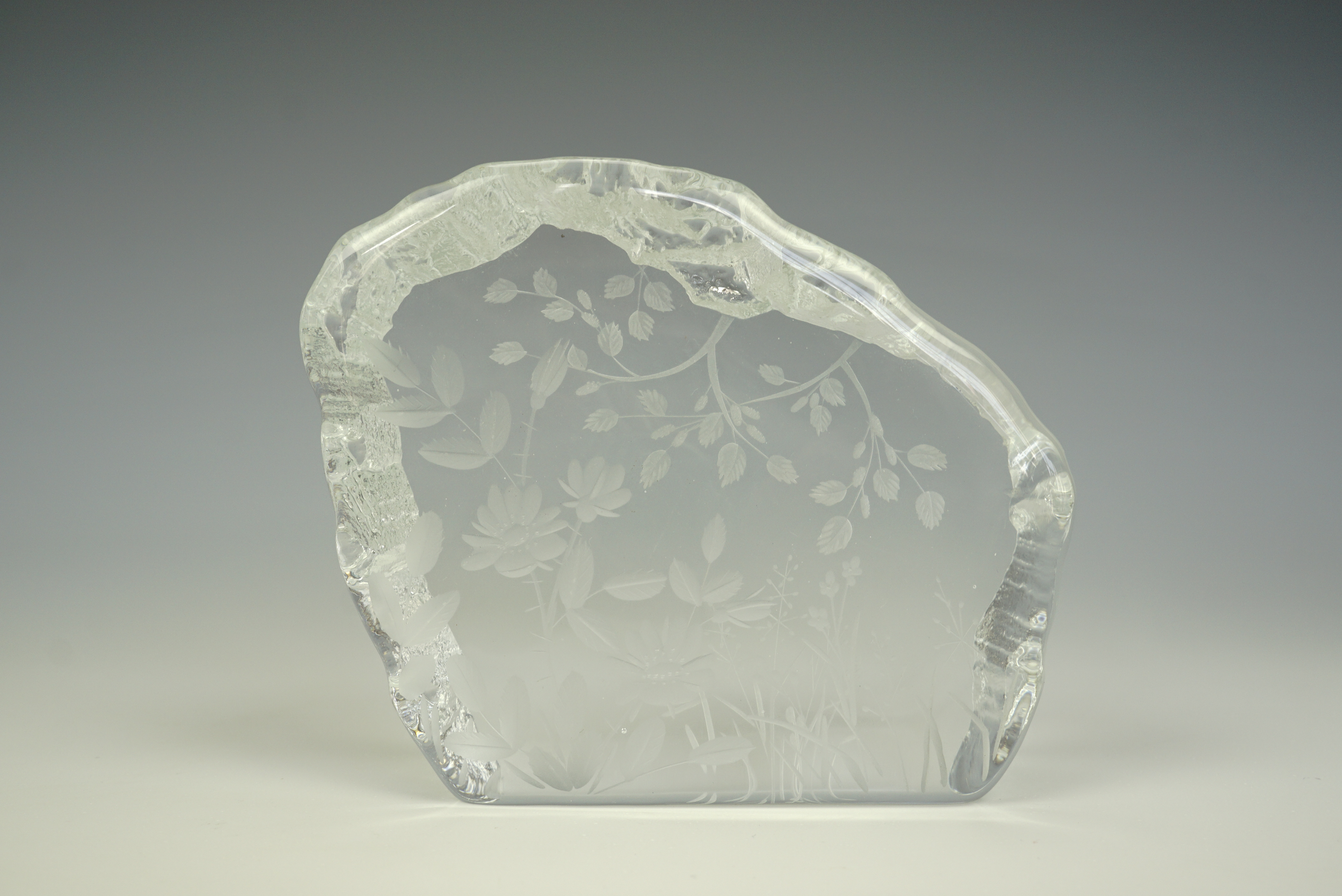 A 1970s David Gulland Scottish intaglio cut glass paperweight, engraved marks, 12 cm x 10 cm - Image 2 of 2