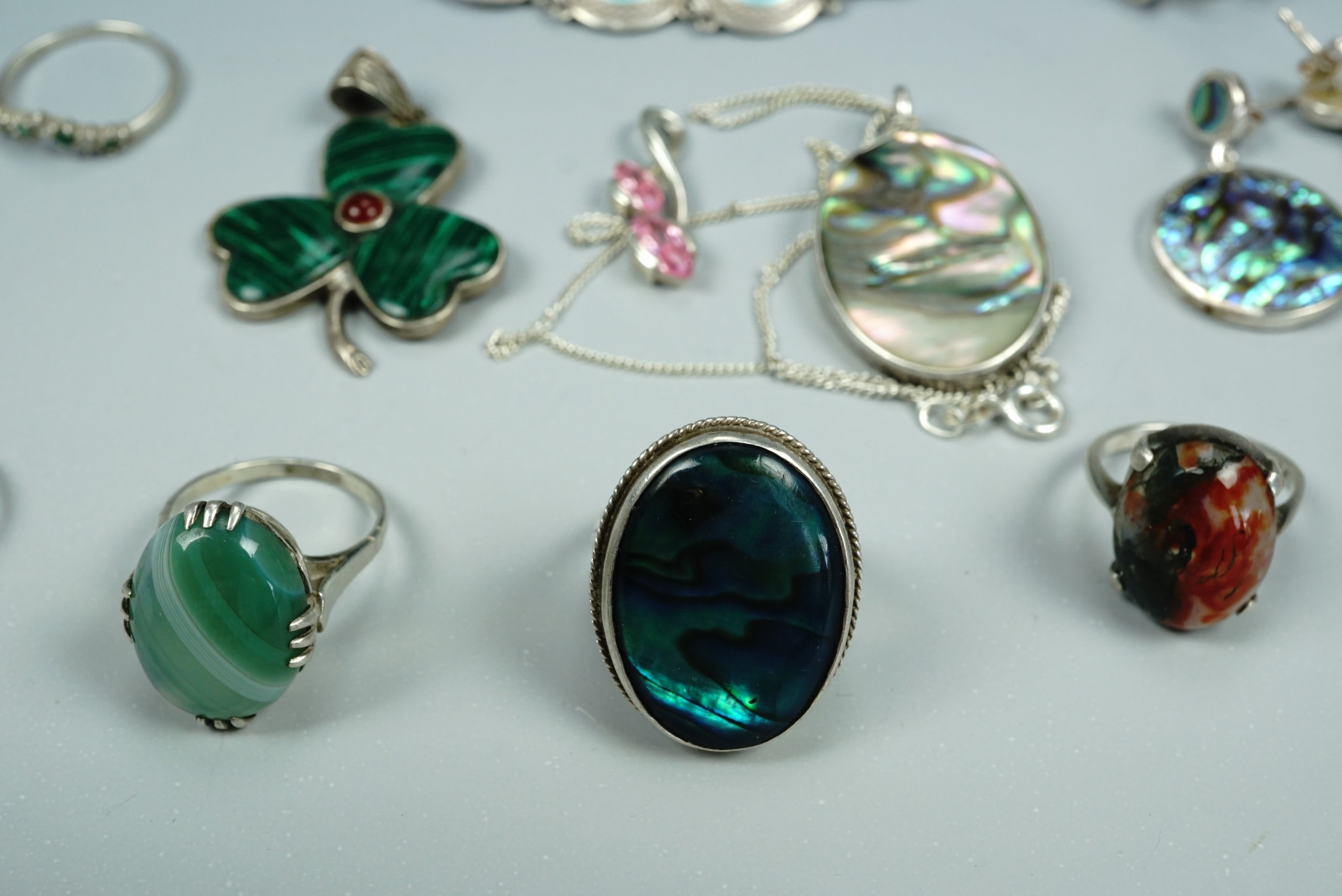 A quantity of vintage and contemporary silver and white metal jewellery including a pale blue bass - Image 2 of 6
