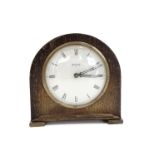 A Smith's oak mantle clock, 15 cm