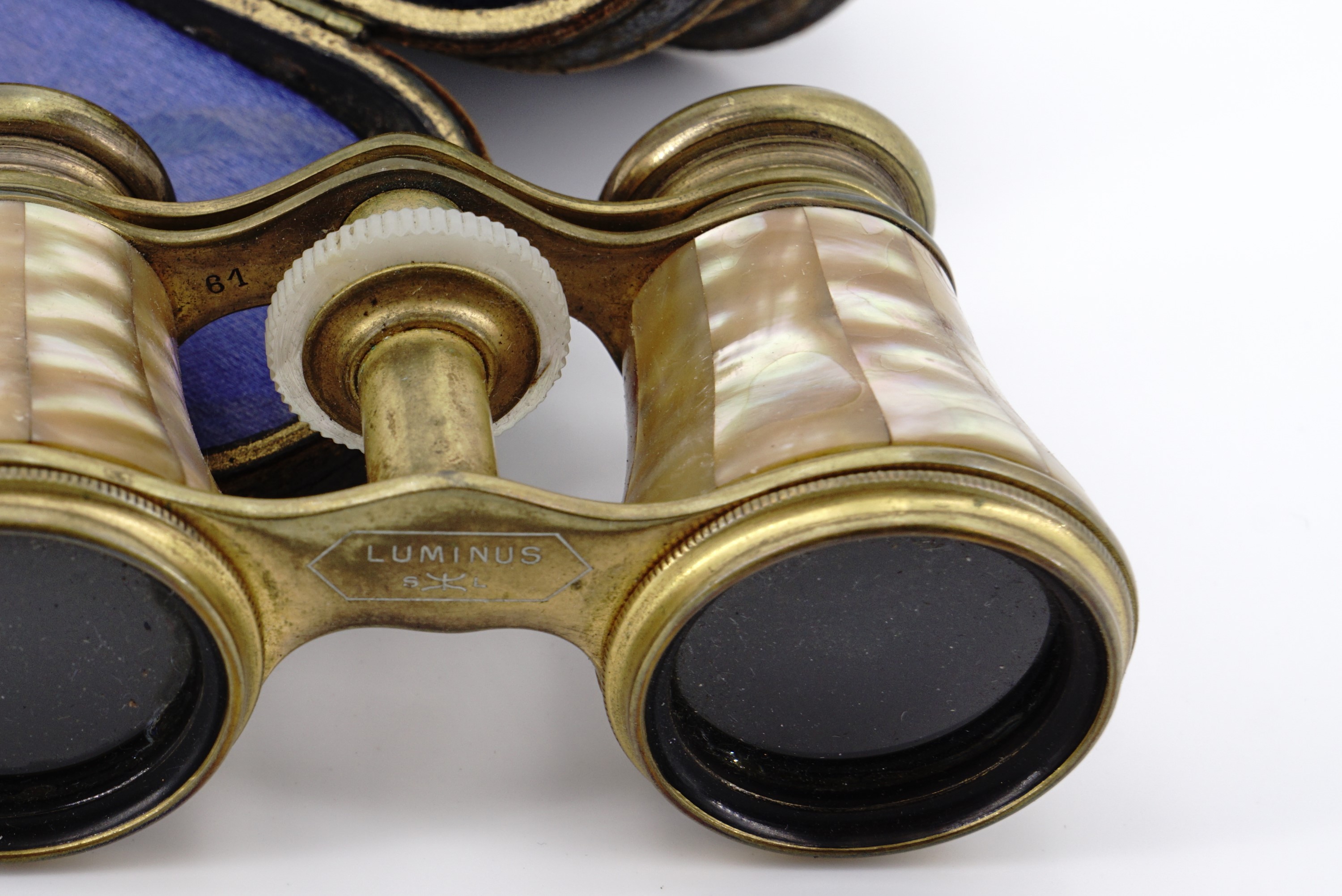 A pair of Victorian Luminus mother of pearl opera glasses - Image 2 of 3