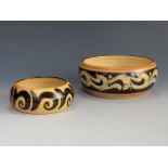 Two Scottish Pypers Wynd ceramic bowls