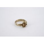 A 9 ct gold interlace / knot ring, Q, 5.2 g