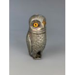 A Victorian novelty EPBM pepperette modelled as an owl, having inset glass eyes, 8 cm