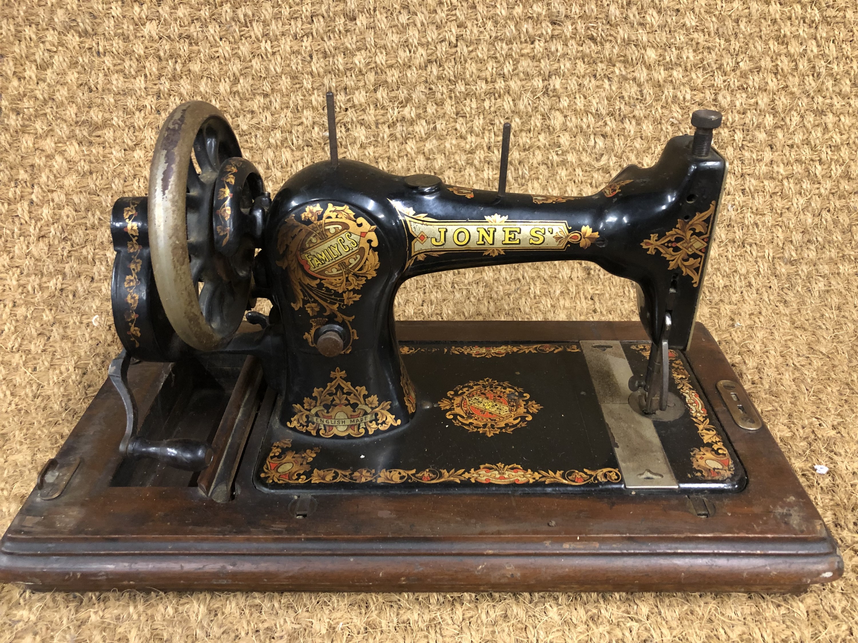 A Jones' Family CS sewing machine, 162946 - Image 2 of 3