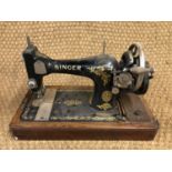 A Singer hand sewing machine F6874784