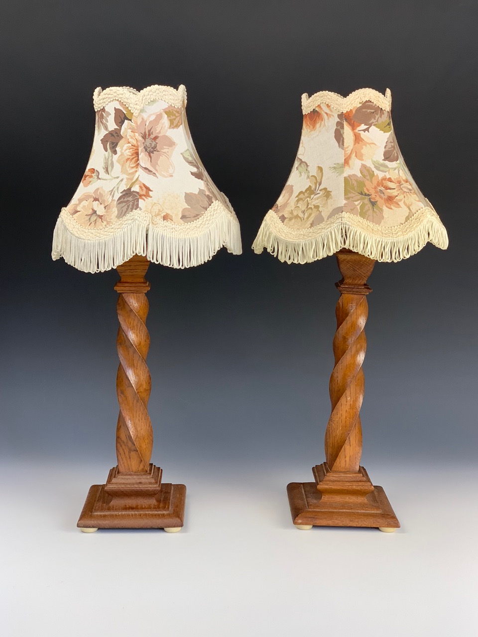 A pair of George V spirally fluted oak table lamps, 50 cm - Image 2 of 2
