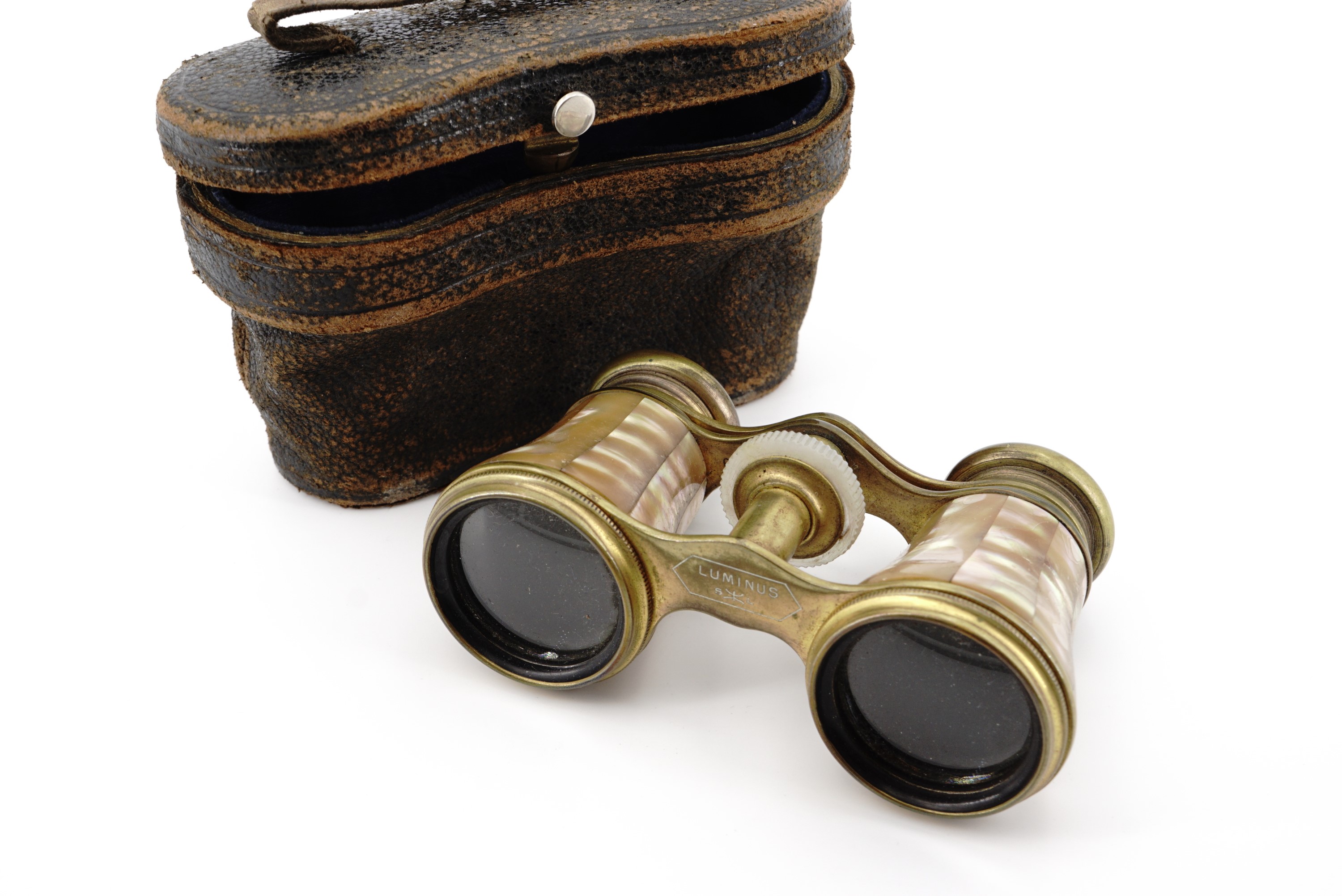 A pair of Victorian Luminus mother of pearl opera glasses - Image 3 of 3