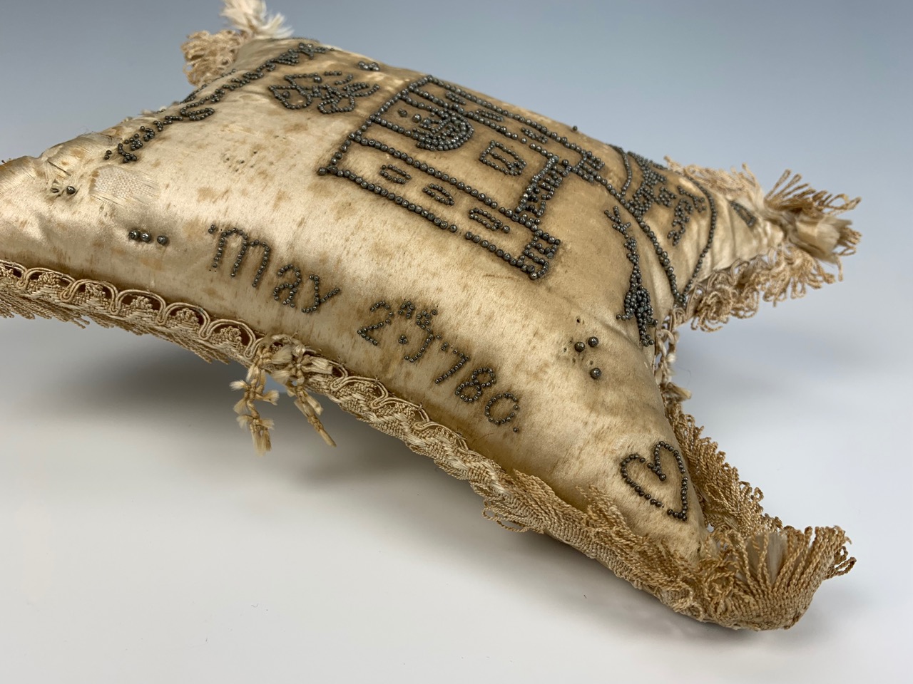 A George III Scottish layette silk pin cushion from Culloden House, decorated with pins in depiction - Image 5 of 6