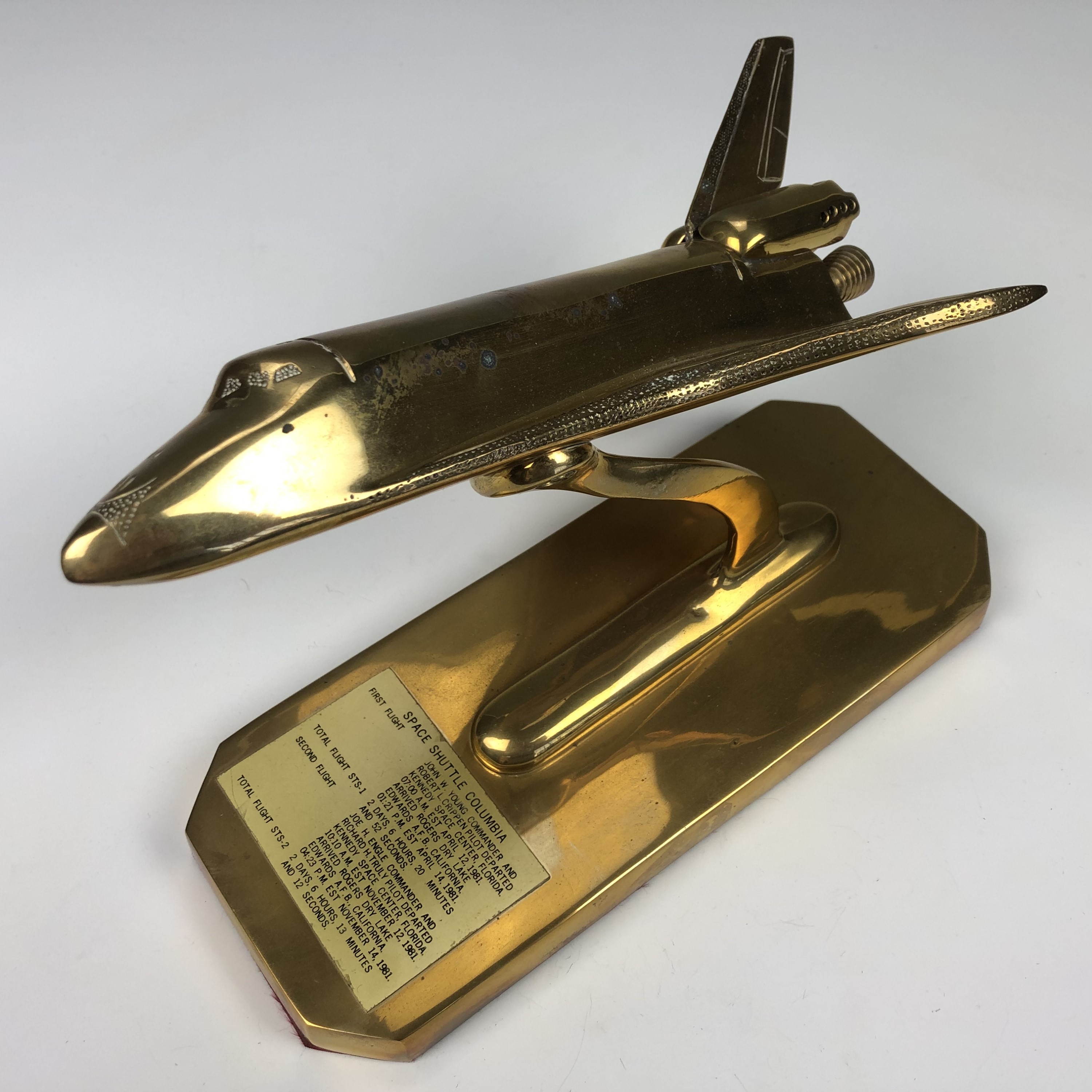 A brass desk model of the Space Shuttle Columbia, 24 cm x 10 cm x 17 cm high - Image 4 of 4